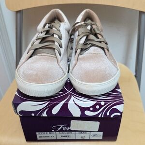 Forever Desire Velvety Taupe Shoes, Style 72, Women's sz‎ 7.5 NIB